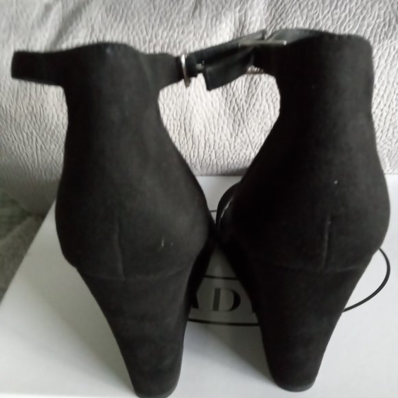 Shoes - Picture 4 of 5